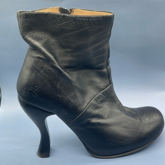 JOHN FLUEVOG ATTENTIONS: JOLIE ZIP BOOTIE, Size 8, Preowned, Hard to Find - Picture 8 of 17